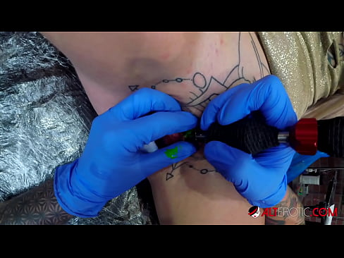 ❤️ Extrem tätowierte Hottie Sully Savage hat ein Tattoo auf ihrer Klitoris ☑ Quality sex bei uns ❌❤