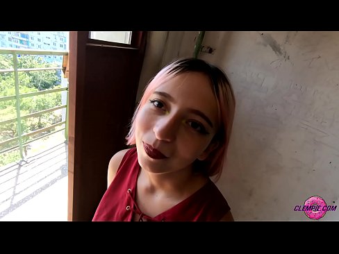 ❤️ Studentin saugt einen Fremden im Outback - Sperma auf seinem Gesicht ☑ Quality sex bei uns ❌❤